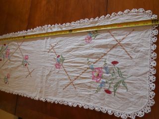 Vintage Linen Roses Crocheted Edge Embroidered Floral Runner Dresser Scarf