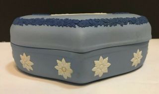 - Wedgwood Jasperware - Tricolor Heart Shaped Trinket BOX Dark&Light Blue&White 5