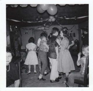 Vintage Photo Snapshot Boys & Girls Teens Dancing At Party 1950s
