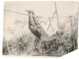 Photo 1950s Young Man Gymnast Gym Sport Athlete Guy Shirtless Vintage