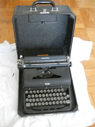 Vintage Royal Arrow Typewriter Portable; Black With Case