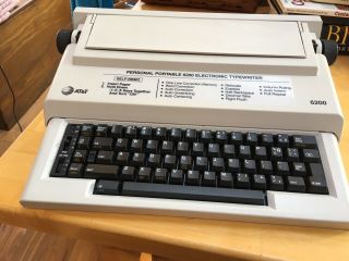At&t Electronic Typewriter Personal Portable 6200 With Daisy Wheel/supply Kit