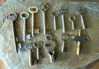 Hodgepodge Of 12 Antique Old Vintage Keys