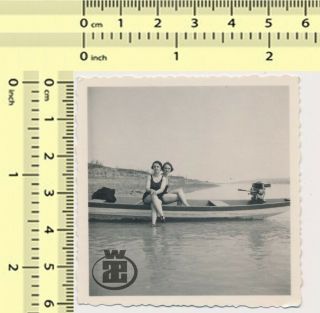 002 Beach,  Two Swimsuit Bikini Woman On Boat With Outboard Motor Old Orig Photo