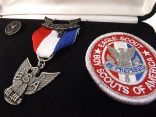 Eagle Scout Award Kit with patch & Pins BSA Boy Scouts of America (A1) 4