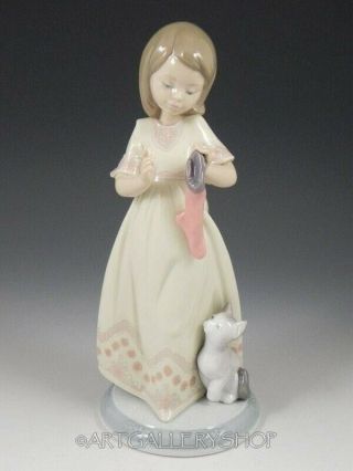 Lladro Figurine A Stocking For Kitty Night Before Christmas Girl