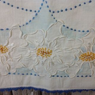 Vintage DRESSER SCARF Runner Embroidered LILIES Floral FRENCH KNOT Crochet 3