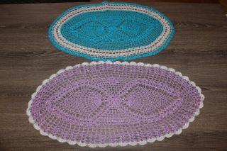 Vtg 2pc Hand Crocheted Lace Round Doily Oblong Doilies