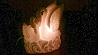 Porcelain Swans Lamp/night Light W/on/off Switch 4.  75 " X 4 " Euc Vtg.