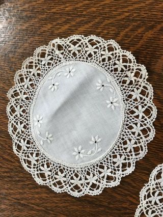 5=8 " Doilies Hand Embroidered1 " Lace Edges Vintage Fine Linen Formal No Problems
