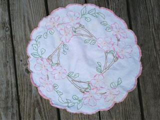 Vtg Hand Embroidered Linen Doily Flowers Floral Round Scallop Dogwood Pink 17 "