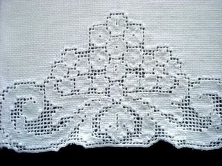 2 Vintage Guest Towels Fine White Irish Linen Emb Mosaic Cutwork 2@ 14 " X 22 "