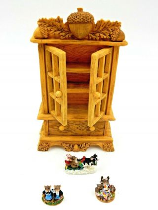 Charming Tails " Curio Cabinet " Display With Three Mini Figurines By Dean Griff