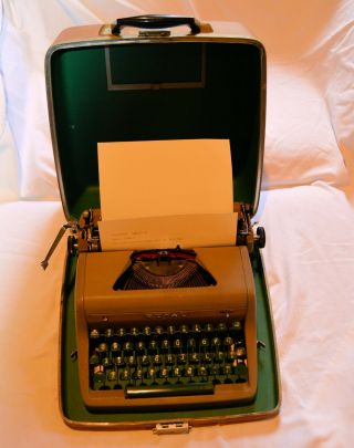 Vintage Royal Quiet Deluxe Portable Typewriter,  Case,  1955.  Well.