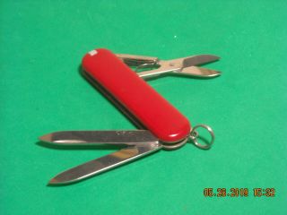 Collector ' s Pair Victorinox Swiss Champ and Classic Swiss Army Knives WORLD LOGO 4