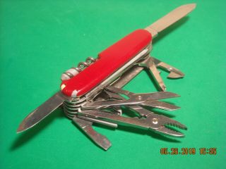 Collector ' s Pair Victorinox Swiss Champ and Classic Swiss Army Knives WORLD LOGO 7