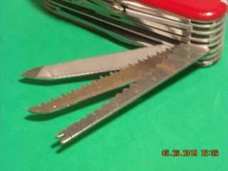 Collector ' s Pair Victorinox Swiss Champ and Classic Swiss Army Knives WORLD LOGO 8