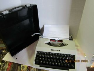 Vintage Underwood 255 Made In Japan Portable Typewriter