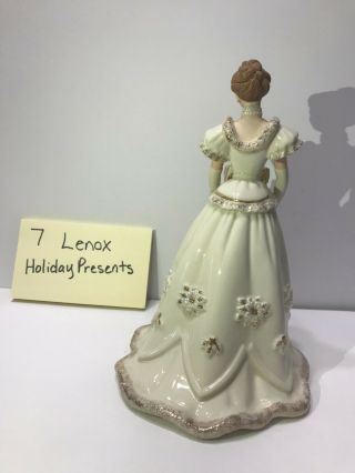 Lenox Ivory Classic Figurine Holiday Presents 2017 With Certificate (sku:866696)