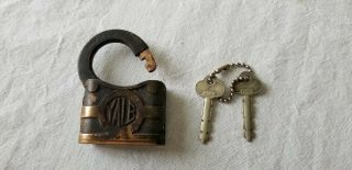 Vintage Heavy Duty Yale And Towne Brass Padlock Lever Lock With 2 Keys