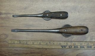 2 Antique H.  D.  Smith Perfect Handle No.  660 Perfect Handle Screwdrivers,  4,  & 6
