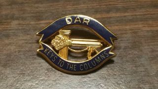 DAR Daughters of the American Revolution Keys to the Column pin 4