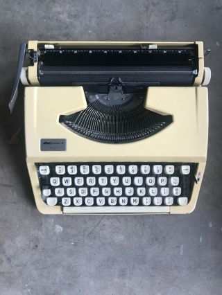 Vintage Beige Kmart 100 Typewriter With Case