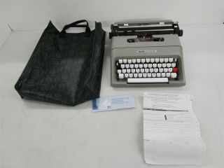 Vintage Olivetti Lettera 35i Tyewrite W/ Carry Bag