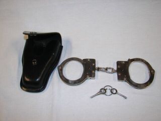 American Handcuff Co Fond Du Lac Wi Handcuffs Set & 2 Keys Leather Holster Case
