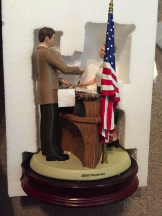 Vanmark For Wackenhut American Service Excellence Worker Secretary Desk Statue