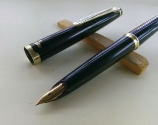 Vintage Pilot Elite Pocket Fountain Pen With 18k Script Nib
