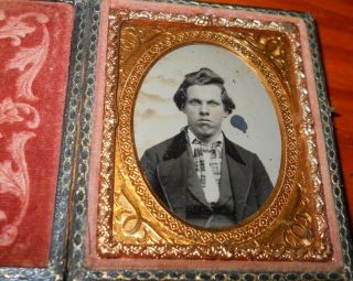 1/9th Plate Ruby Ambrotype Of Young Man In Full Case Seperated Hinge