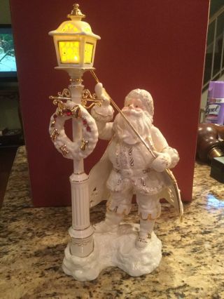 Lenox Florentine & Pearl Lighted Santa And Lampost 2003 A,
