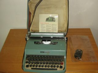Vintage Olivetti Lettera 32 Typewriter 1960 