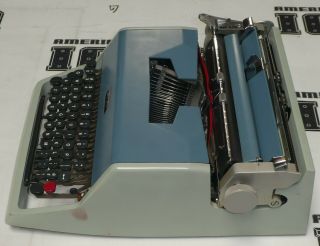 Vintage 1950 - 60s Olivetti Underwood 21 Typewriter Portable w Hard Case 4