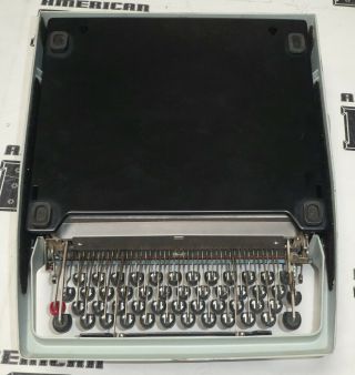 Vintage 1950 - 60s Olivetti Underwood 21 Typewriter Portable w Hard Case 7