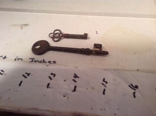Antique Vintage Skeleton Key R & E Victorian Ornate Set 2