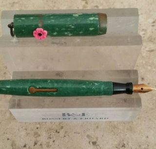 CUTE AND CHARMING VINTAGE JADE GREEN PETER PAN FOUNTAIN PEN WITH PINK FLOWERS 4