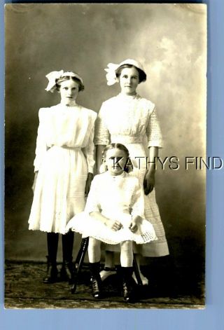 Real Photo Rppc M,  7910 Pretty Woman And Girls In Dresses Together