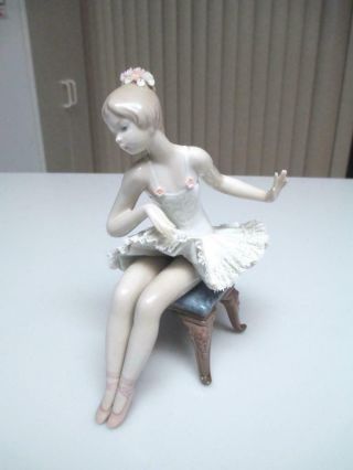 Lladro Ballerina Ballet Recital Girl Sitting On Stool Figurine