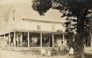 Stockbridge,  Vt Rppc Family Sitting In Front Of The Stockbridge Inn 1915