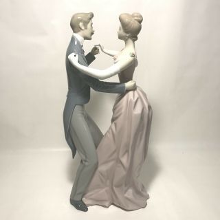 Lladro Anniversary Vintage Porcelain Figurine Waltz Couple Dancing.  1372 3