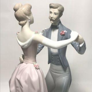 Lladro Anniversary Vintage Porcelain Figurine Waltz Couple Dancing.  1372 4