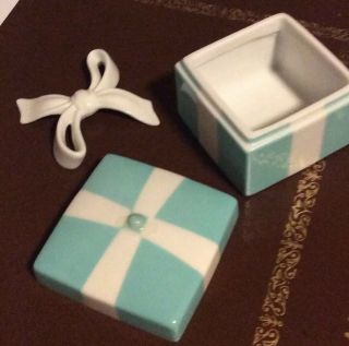 TIFFANY & Co Couples Classic Box.  Blue,  White Bow Ceramic 2 In By 2 In. 2