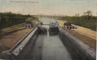 Louisville,  Kentucky,  1910 ; Boat Leaving Docks