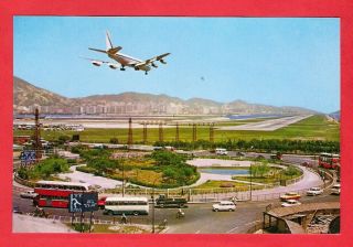 Bus & Aircraft Postcard - Plane Landing At Kai Tak Airport - Hong Kong - C.  1980s