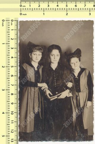 Three Females Woman And Girls Vintage Old Photo Snapshot