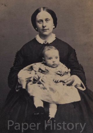 C.  1860s Civil War Era Cdv Woman & Child Portrait Wm Richardson Williamsburg Ny