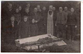 1920 - S Open Coffin Man Post Mortem & Priest Antique Photo European