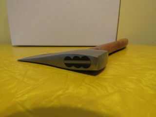 Marble ' s No.  5 Pocket Axe with Safety Guard looks 6